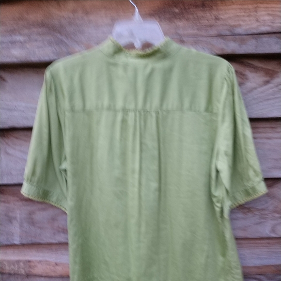 🎉SALE $5 🎉Women's Blouse Lime Green With Embroidery On Front & Sleeves XL. - Picture 6 of 9